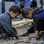 "حربٌ على الأطفال".. مستشارة أممية تحذّر من مجاعة مفتعلة في غزة