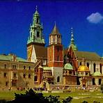 6. Stare Miasto Die Altstadt von Krakau steht seit 1978 auf der Liste des UNESCO-Weltkulturerbes. Ihr Zentrum ist Rynek Główny, einer der schönsten Marktplätze Europas. Der Marktplatz ist unterkellert und ein gro…