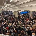 En pleine épidémie de Covid19, une photo d'une gare bondée fait le buzz La photo d'une foule massée dans une gare, fait le buzz depuis plusieurs jours. Certains y voient les conséquences directes du couvre-feu COVID19. Comme souvent, c'est plus complexe que ça.