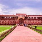 2. Agra Fort An important medieval complex with beautiful mosques and palaces.