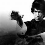 «Be Water» : l'histoire de Bruce Lee Première star d'origine asiatique à s'être