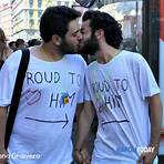 Pride 2024, boom di visitatori in città: i Millennial scelgono Napoli per celebrare l'orgoglio arcobaleno
