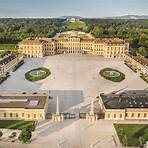 Schlosses Schönbrunn 1. Schloss Schönbrunn Das Schloss Schönbrunn wurde im 18. Jahrhundert unter Kaiserin Maria Theresia zu seiner heutigen Form ausgebaut. Die Prunkräume mit originalen Möbeln vermitteln einen authentischen Eindruck des kaiserlichen…
