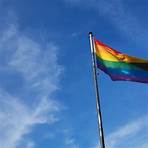 Regenbogenfahne weht vor dem Rathaus Der heutige Freitag, 17. Mai, ist der internationale Tag gegen Homo-, Bi-, Inter- und Transfeindlichkeit (IDAHOBIT).
