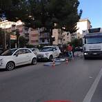 Palermo, un camion perde il carico e viene colpita un'auto: traffico bloccato in via De Gasperi