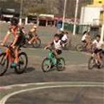 Feras do ciclismo santista inspiram alunos da rede municipal e incentivam pedaladas