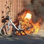 Feuer in Studentenheim E-Bike entzündet Berliner Wohnung: Welche Versicherung zahlt, wie lade ich den Akku richtig?