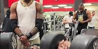 #MethodMan presses 100’s for reps on incline chest