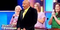 7 things a waitress might do if Steve Harvey tipped $500.