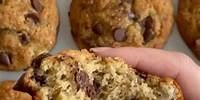 Banana Chocolate Chip Muffins 🍌🍫 #muffins #breakfast #recipe #chocolate