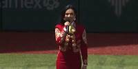 Lupita Infante - Entona el himno nacional mexicano en CDMX (Diablos Rojos vs New York Yankees)