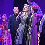 How many times a week does P Etula Clark sing in Mary Poppins?3