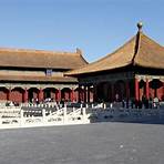 Who built the Forbidden City?2