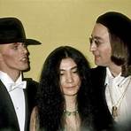 Did John Lennon and David Bowie meet at the 1975 Grammy Awards?3