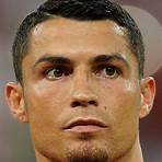 Does Ronaldo have a comb over his hair?4