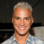 jay manuel with no shirt on his head full4