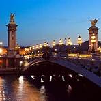 what is a night tour in paris known for famous2