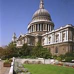 What type of architecture does St Paul's Cathedral have?3