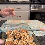 how do you make a caramel apple cake roll filled with cinnamon cream1