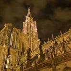 What is Strasbourg Cathedral de Notre Dame known for?4