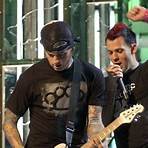 who are the members of good charlotte show4