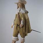 What did women wear in the 1630s?3