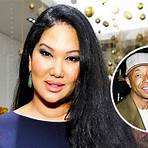 Who married a man 18 years older than Kimora Lee Simmons?3