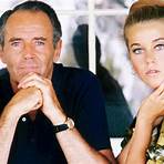 Is Jane Fonda related to James Fonda?2