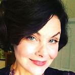 How many brothers does Sherilyn Fenn have?3