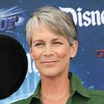 jamie lee curtis hairstyle pictures showing the way it is cut3
