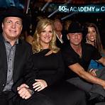 who is kenny chesney's current girlfriend 20172