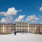 How many rooms are there in Schönbrunn Palace?2