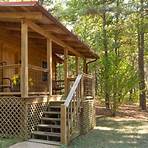 Are there log cabins in Hot Springs Arkansas?2