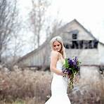 wedding dress photos on barn door3