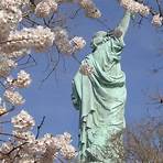 What is the story behind the statue of Liberty?4