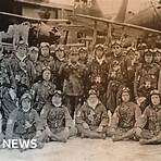 What was a kamikaze in WW2?1