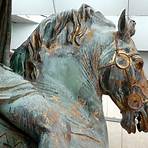 Equestrian sculpture wikipedia2