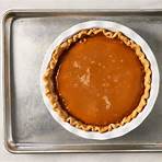 How do you fill a pie with caramel sauce?4