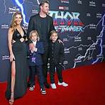 how old is chris hemsworth wife and children3