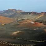 is there public bus to timanfaya national park museum hours1