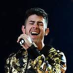 nick jonas teeth5