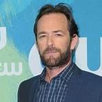 How did Luke Perry become famous?1