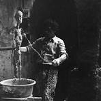 how did giacometti's sculptures differ from his paintings in order1