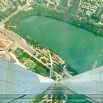 How do you get to the observation deck at Lotte World Tower?4