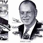 Why did Harley Earl change his name to Earl Automotive Works?4