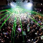 Where can I find a nightclub with a show in La?3