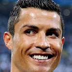 Does Ronaldo have a comb over his hair?1