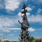 What makes Peter the Great Monument in Moscow so special?2