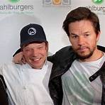 wahlburgers restaurants are closing in 20212