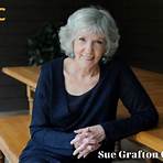 Sue Grafton1